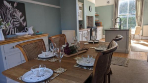 Spacious home, by Headingley Stadium, LGI, Leeds Arena, and the University of Leeds